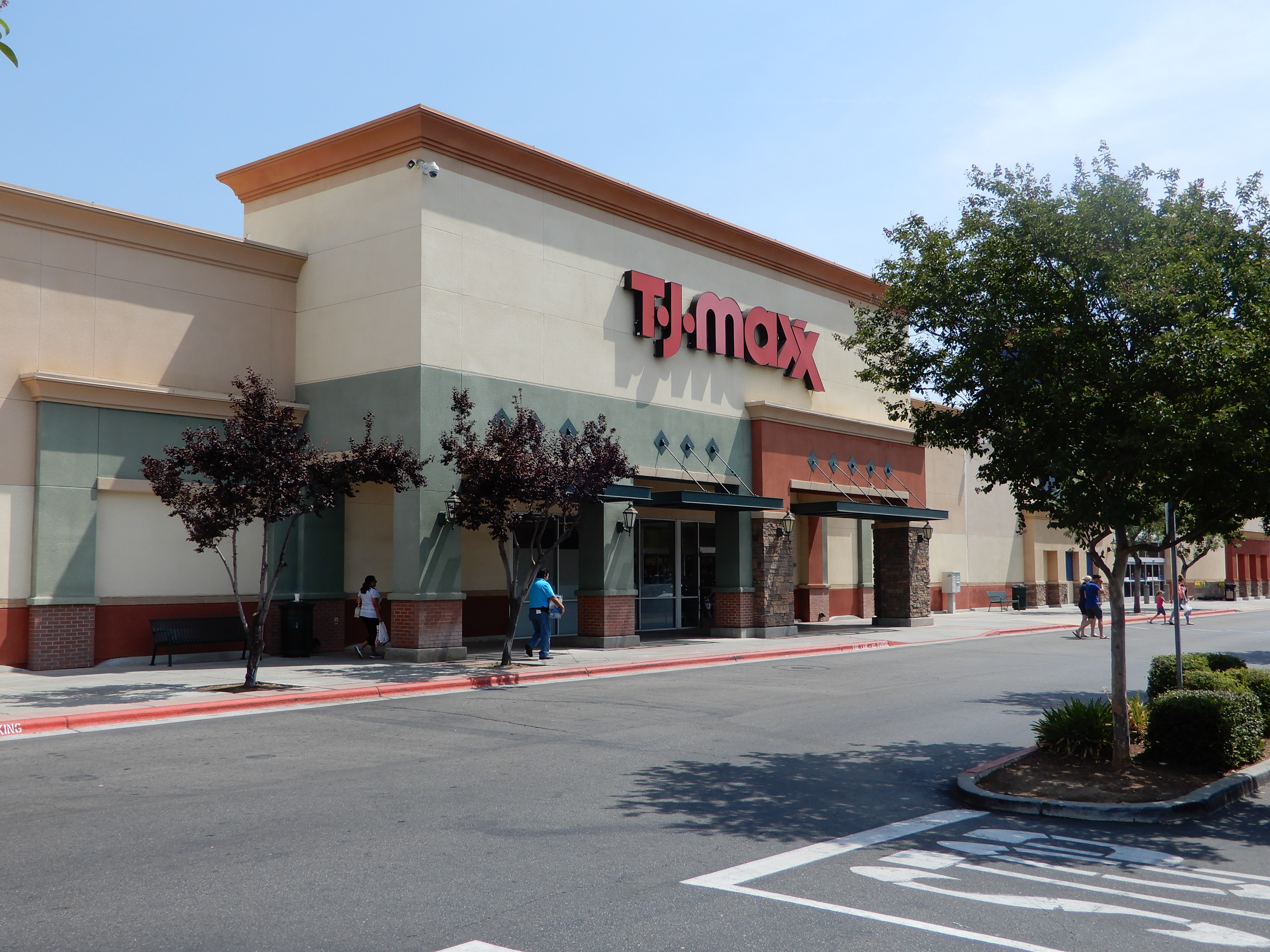 Clovis, CA - Retail Center